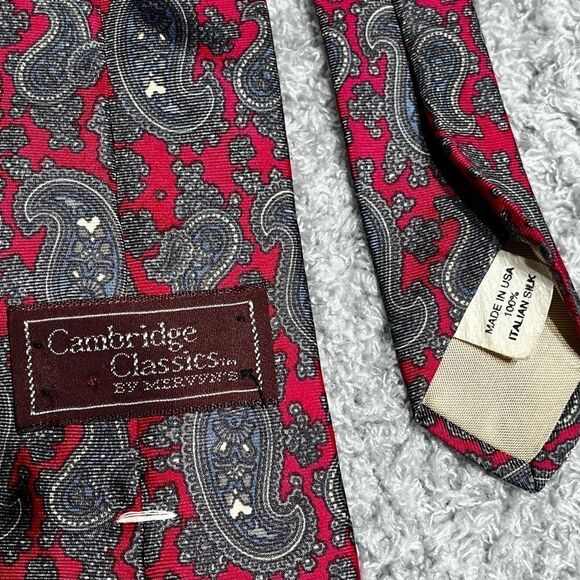 CAMBRIDGE CLASSICS VINTAGE RED MENS TIE W PAISLEY DESIGN 100% ITALIAN SILK - Picture 2 of 6